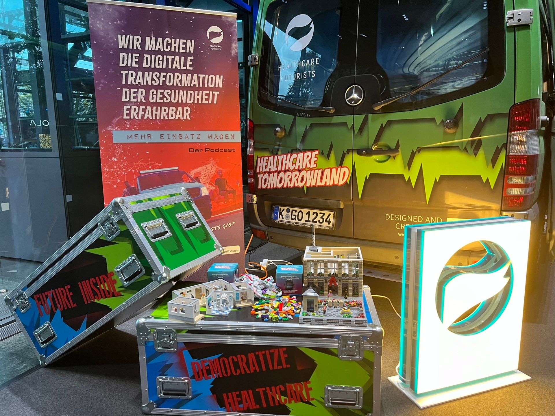 HealthCare MakerMobil interior with displays and equipment