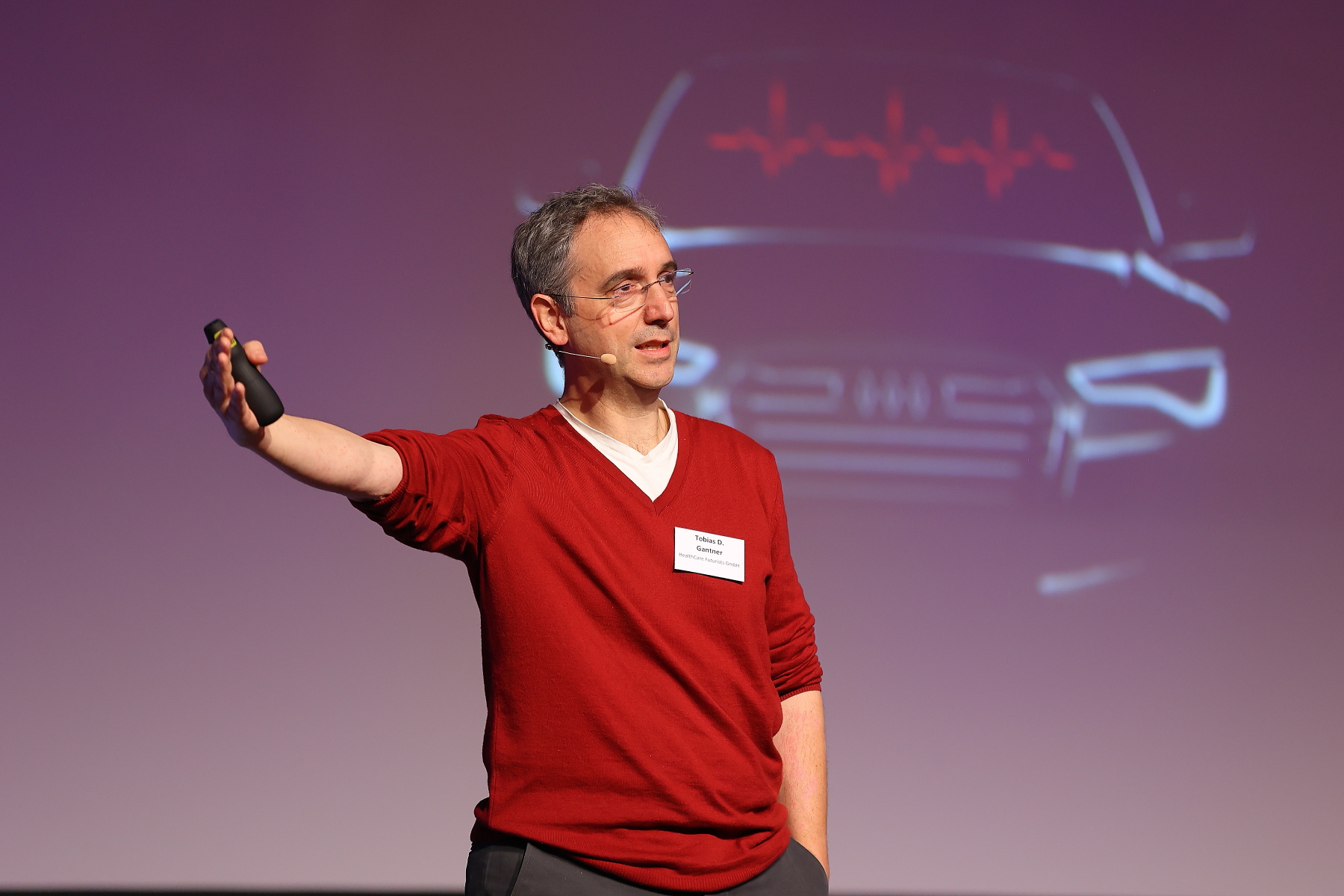 Prof. Dr. Tobias Gantner speaking at conference - Image 2